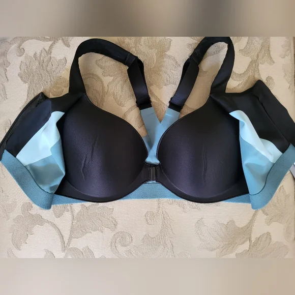 Victoria's Secret Maximum Support Knockout Front-Close Sports Bra - Picture 6 of 8